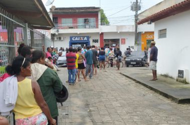 Coronavírus: aglomeração em filas de banco para receber o auxílio emergencial acende alerta em Prado
